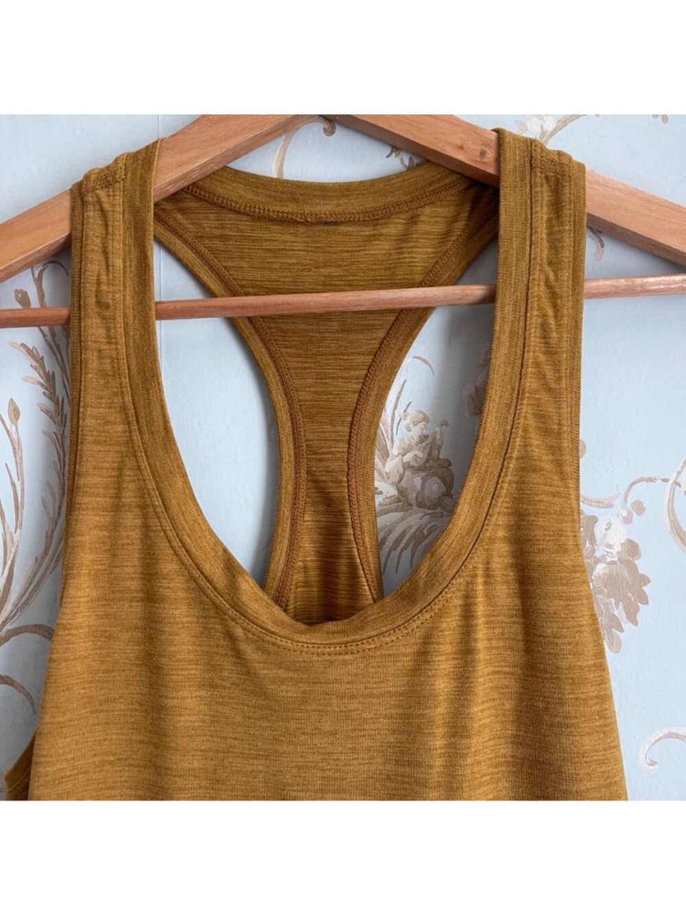 Vuori Womens Minimalist Athleisure Racerback Tank Top Size XS Yoga Activewear - Picture 3 of 7